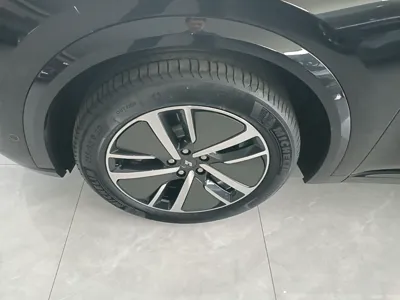 Li Auto L8 2024, 17900 км, за 252857.55 CNY - фото 8