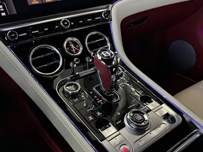 Bentley Continental 2022, 13000 км, за 2599000 CNY - фото 9