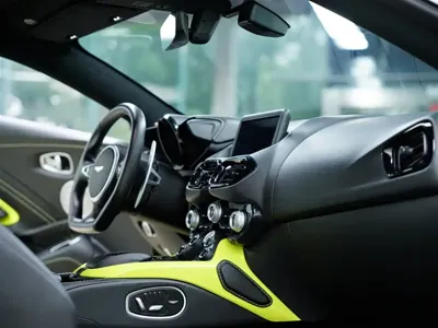 Aston Martin V8 Vantage 2018, 35200 км, за 838000 CNY - фото 35