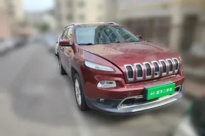 Jeep Cherokee 2017, 112200 км, за 47918.89 CNY