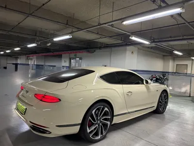 Bentley Continental 2025, 4800 км, за 430000000 KRW