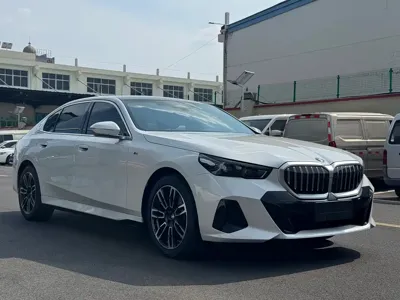 BMW 5 Series 2025, 10000 км, за 258000 CNY