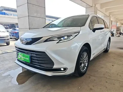 Toyota Sienna · 2023 год