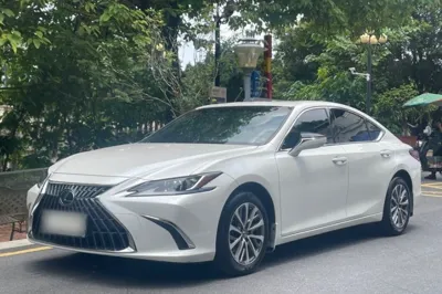 Lexus ES · 2023 год