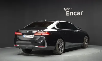 BMW 5-Series 2025, 6864 км, за 37856.76 USD