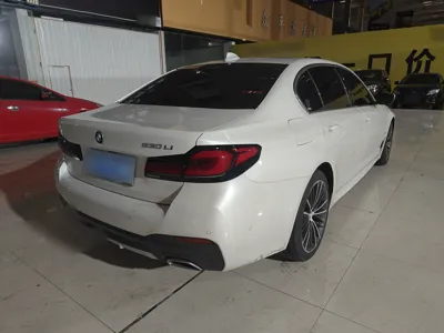 BMW 5 Series 2022, 49700 км, за 253258.35 CNY