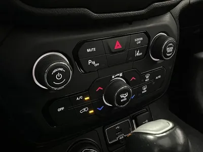 Jeep Renegade 2019, 112076 км, за 12500000 KRW - фото 16