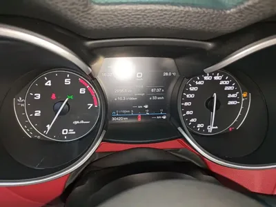 Alfa Romeo Stelvio 2022, 30400 км, за 156200 CNY - фото 12