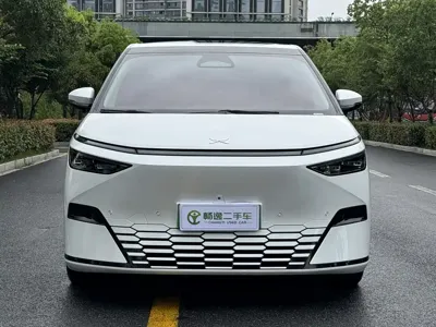 Xpeng X9 2024, 64000 км, за 222800 CNY