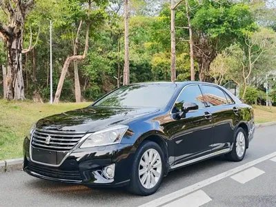Toyota Crown · 2014 год
