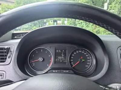 Volkswagen Polo 2016, 102000 км, за 31800 CNY - фото 5