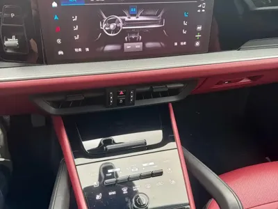 Porsche Cayenne 2024, 70000 км, за 680000 CNY - фото 23