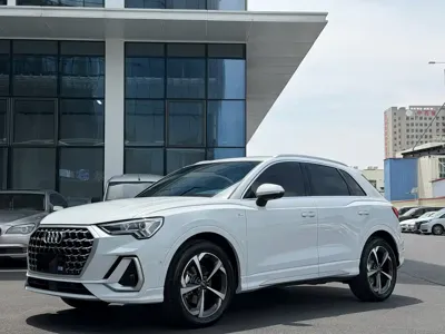 Audi Q3 2025, 15000 км, за 152000 CNY