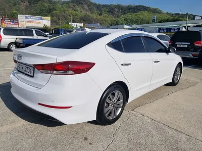 Hyundai Avante 2018, 114000 км, за 10800000 KRW