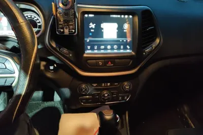 Jeep Cherokee 2016, 91400 км, за 48333.56 CNY - фото 12