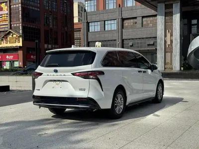 Toyota Sienna 2022, 80000 км, за 189800 CNY - фото 15