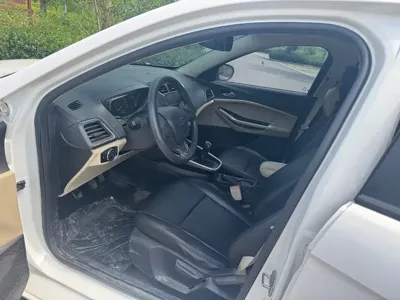 Ford Escort 2016, 80000 км, за 14000 CNY - фото 9