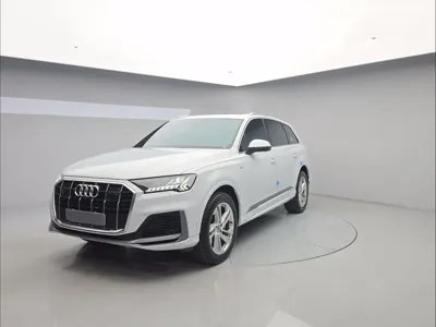 Audi Q7 · 2021 год
