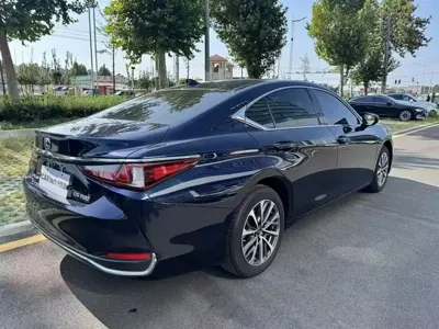 Lexus ES 2020, 20000 км, за 168000 CNY
