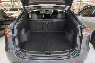 Tesla Model Y 2022, 25900 км, за 196670.75 CNY