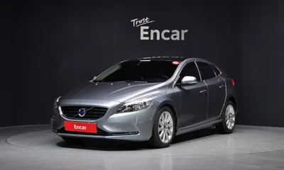 Volvo V40 · 2015 год