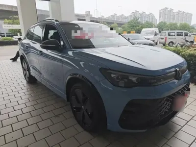 Volkswagen Tiguan L 2024, 2800 км, за 211100 CNY
