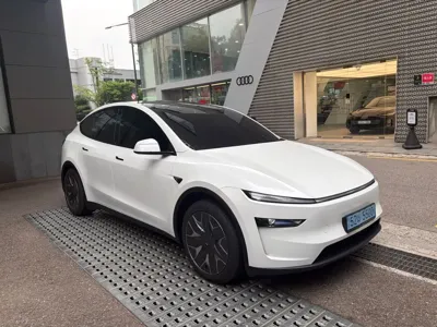 Tesla Model Y · 2026 год