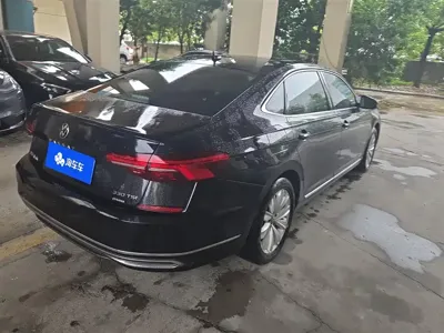 Volkswagen Passat 2021, 51600 км, за 83000 CNY