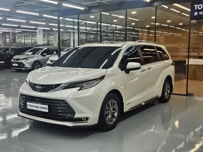Toyota Sienna · 2021 год