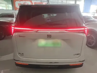 Buick GL8 Hybrid 2025, 14400 км, за 302500 CNY - фото 6