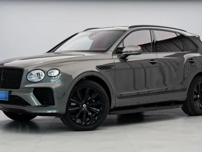 Bentley Bentayga 2023, 12000 км, за 2280000 CNY