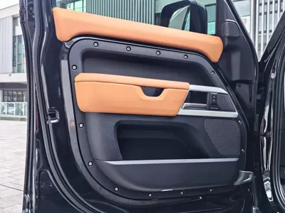 Land Rover Defender 2024, 50000 км, за 618000 CNY