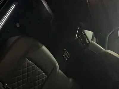 Audi A8 2020, 73000 км, за 338800 CNY
