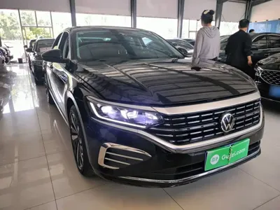 Volkswagen Passat 2024, 25400 км, за 121300 CNY
