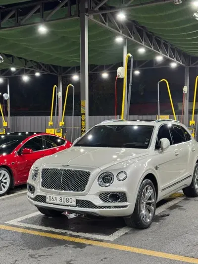 Bentley Bentayga · 2017 год