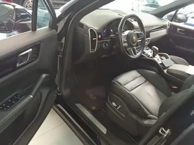 Porsche Cayenne Hybrid 2021, 93699 км, за 315300 CNY - фото 23