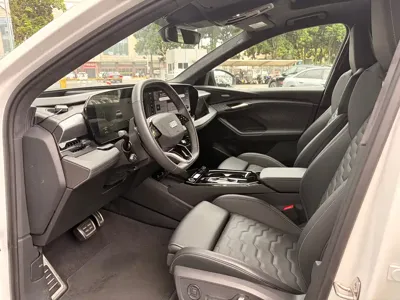 Audi 奥迪Q6L e-tron 2025, 12000 км, за 248800 CNY - фото 9