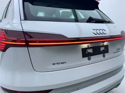 Audi e-tron 2026, 100 км, за 199800 CNY - фото 8