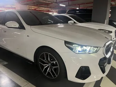 BMW 5-Series · 2025 год