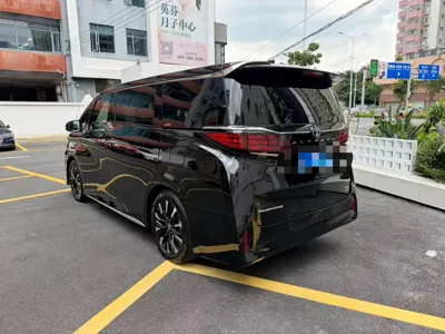 Toyota Alphard 2023, 43000 км, за 818000 CNY