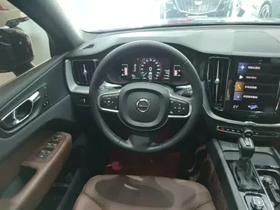 Volvo XC60 2021, 27300 км, за 130600 CNY - фото 11