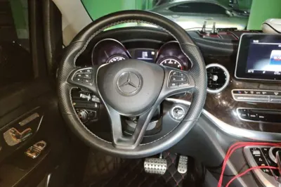 Mercedes-Benz V-Class 2018, 61200 км, за 183497.41 CNY - фото 10