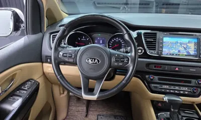 Kia Canival 2018, 181892 км, за 9900000 KRW - фото 13