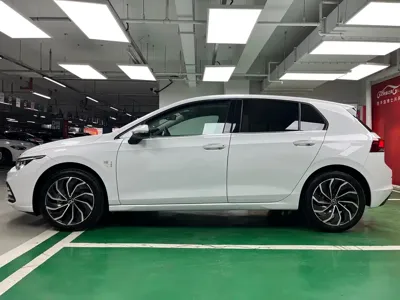 Volkswagen Golf 2022, 63099 км, за 81800 CNY