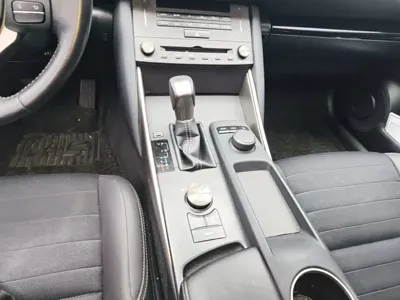 Lexus IS 2018, 71300 км, за 91300 CNY - фото 14