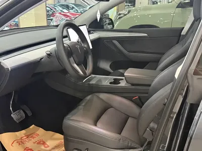 Tesla Model Y 2024, 25000 км, за 182800 CNY