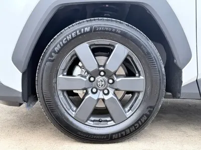 Toyota RAV4 2026, 7000 км, за 176000 CNY - фото 8