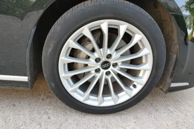 Audi A8 2023, 44300 км, за 410266.4 CNY - фото 8