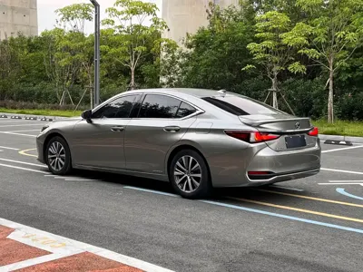 Lexus ES 2019, 100000 км, за 186000 CNY
