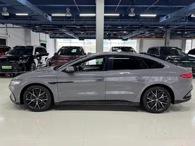 BYD Han 2025, 14000 км, за 118800 CNY